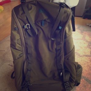 REI Men’s L 50L hiking backpack